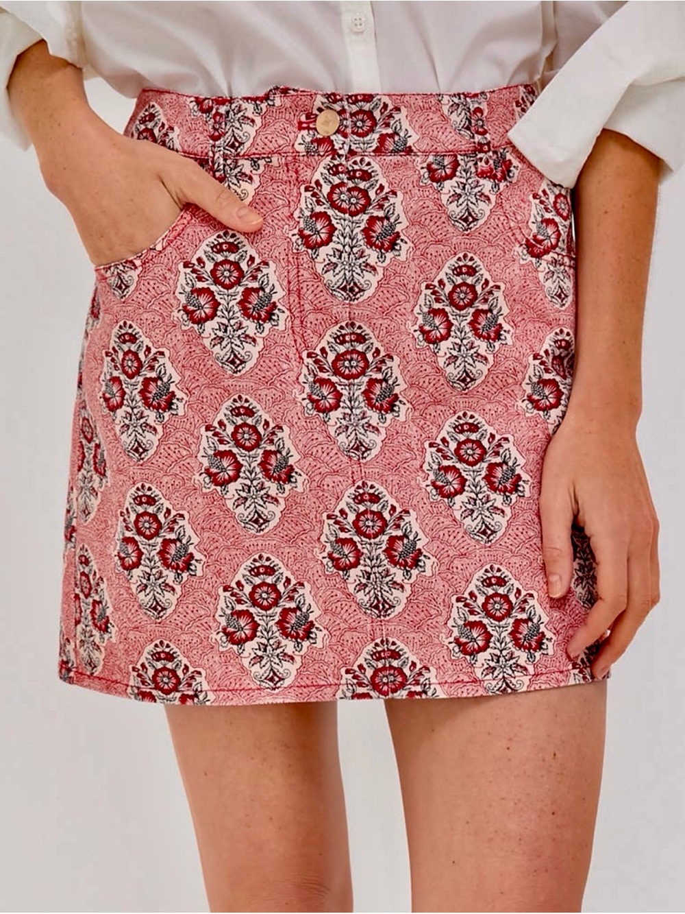 Tuckernuck Medium Pippa Pink/Red Floral Block Print Denim Mini Skirt